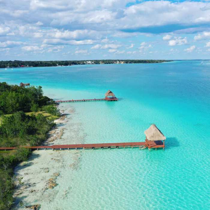 Bacalar mexico lagoon colours seven way peninsula